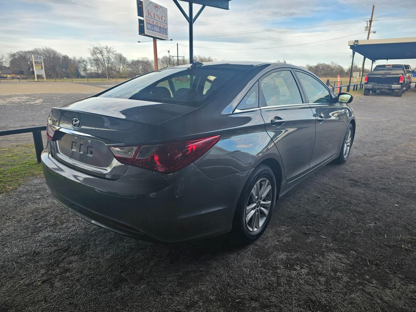 2013 GRAY Hyundai Sonata GLS (5NPEB4AC4DH) with an 2.4L L4 DOHC 16V engine, 6-Speed Automatic transmission, located at 533 S Seven Points BLVD, Seven Points, TX, 75143, (430) 255-4030, 32.313999, -96.209351 - Photo#2